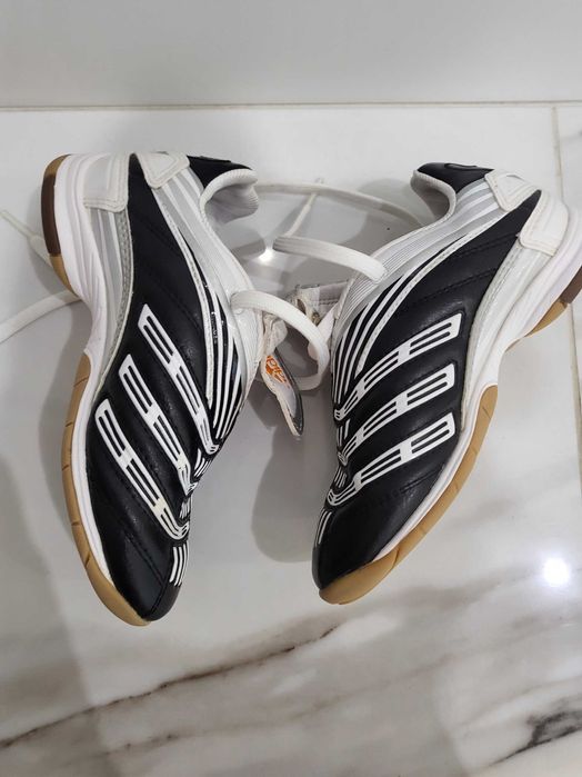 Маратонки  Adidas за футбол