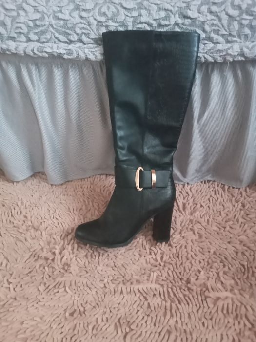 Продам женские сапоги