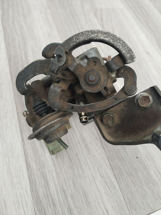 Продам дросильную заслонку на тайоту камри 10ка механика объем 2.2