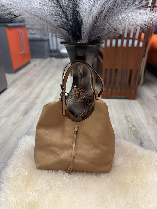 Бежова чанта от естествена кожа