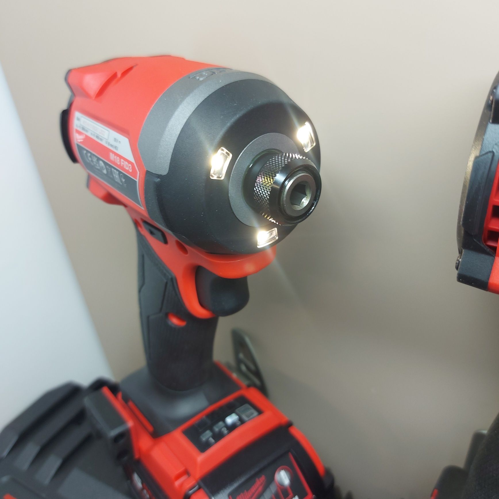 ПРОМОЦИЯ.Топ модел комплект Milwaukee M18 FPP2A3-502X