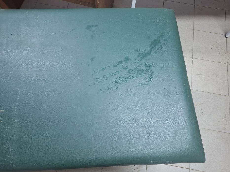 Всем Здравствуйте Продам б/у массажный стол