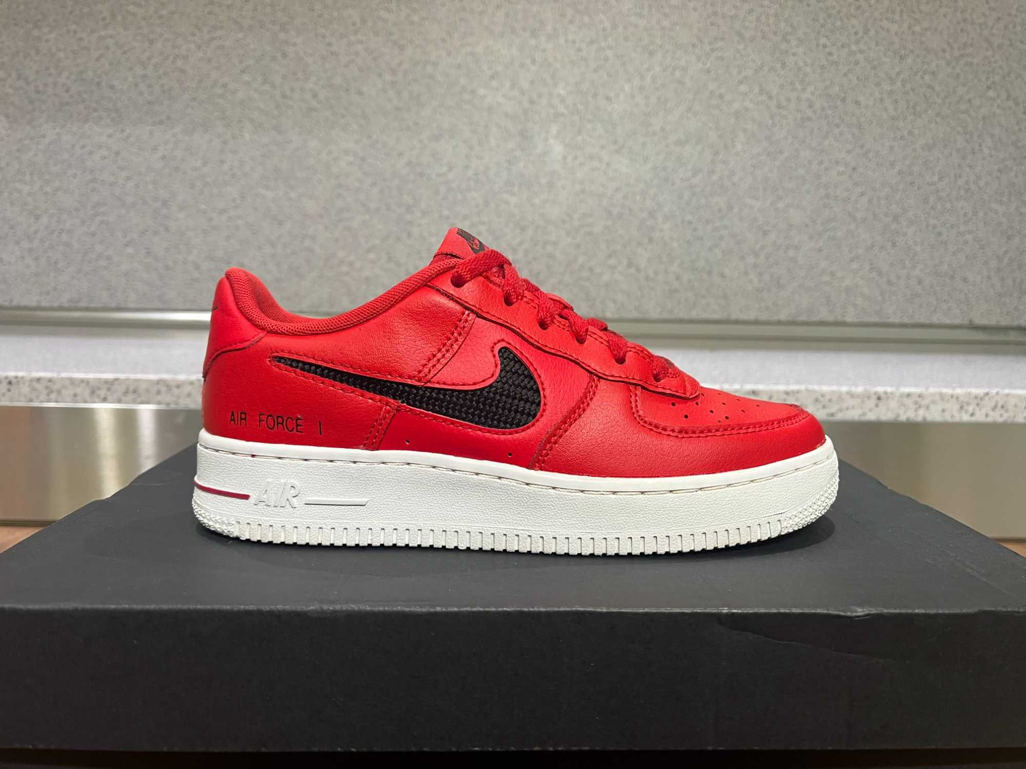 ОРИГИНАЛНИ *** Nike Air Force 1 `07 University Red / Black