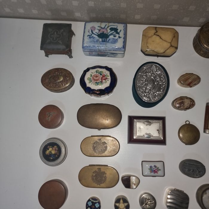 Colecție cutiuțe vechi – metal, lemn, porțelan, lac rusesc