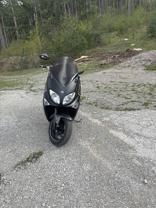 Здравйте продавам Yamaha t max.