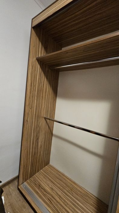 Dormitor ,pat 2m×140,foarte putin folosit,facut la comanda,.