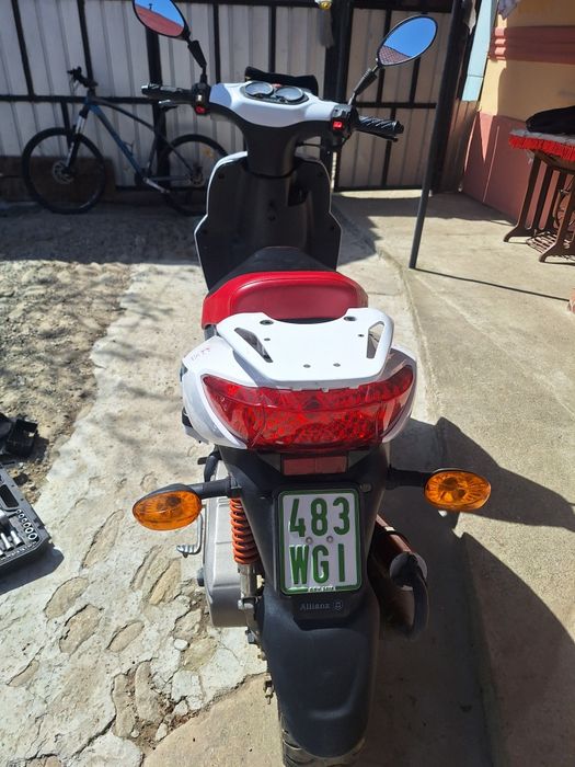 Vând scuter 50cc