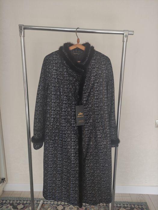 Пальто, наполнение " верблюжья шерсть" оборка из норки.