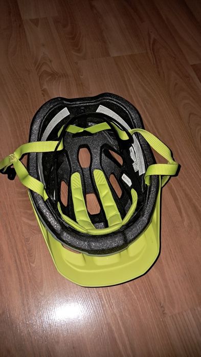 Vând casca nou nouta