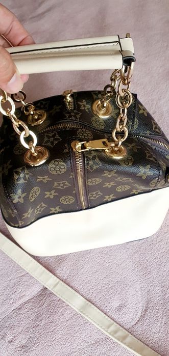 Елегантна дамска Louis Vuitton чанта в кафяво и бежово с класически мо