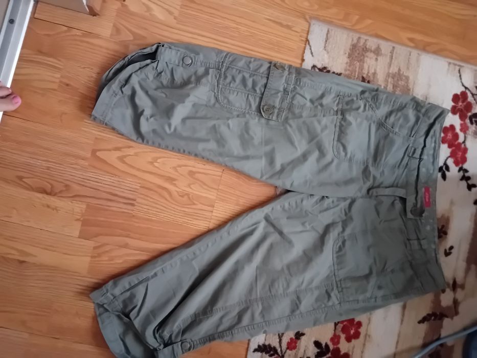 Pantaloni trei sferturi