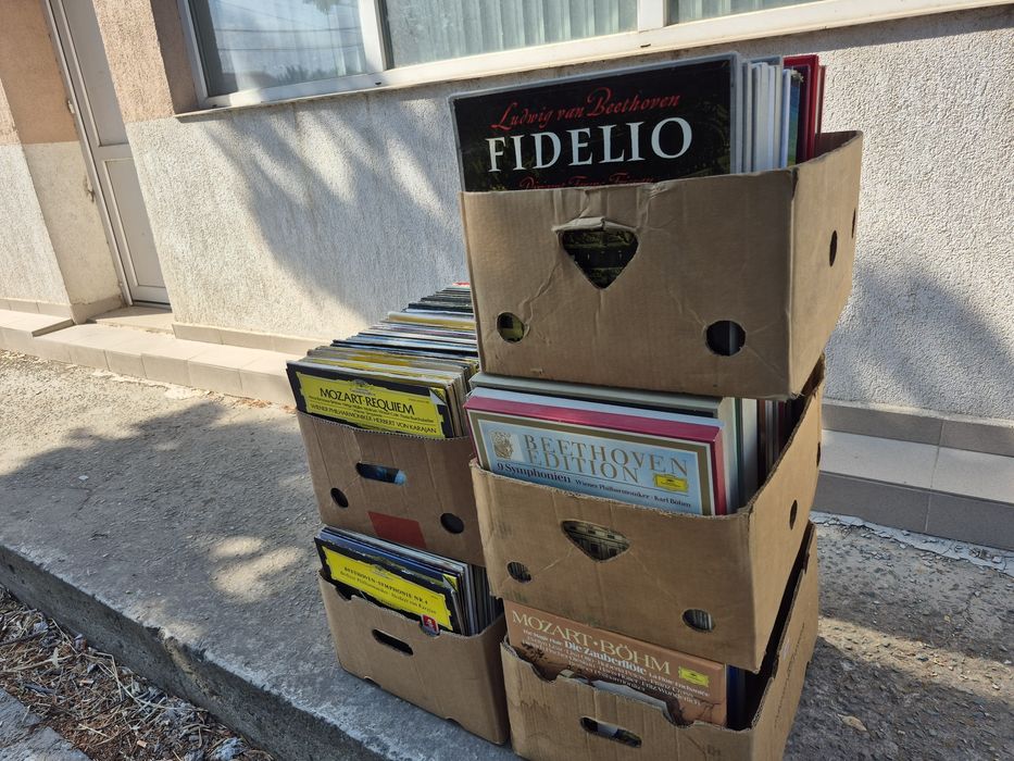 Vând 200LP Discuri Vinil colectia Deutsche Grammophon muzica clasica