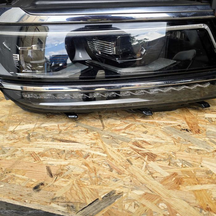 Far led Tiguan dreapta față 2023