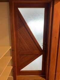 Uși din lemn de diferite dimensiuni