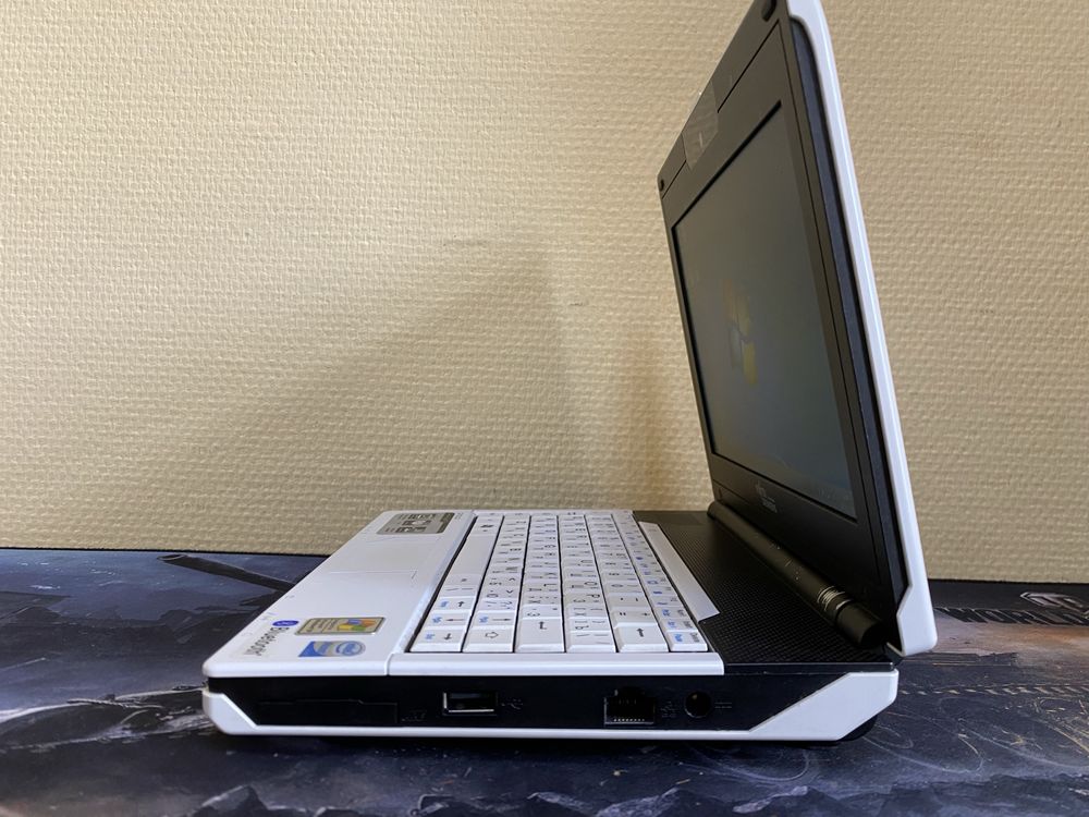 Продам нетбук Fujitsu Amilo 3520.