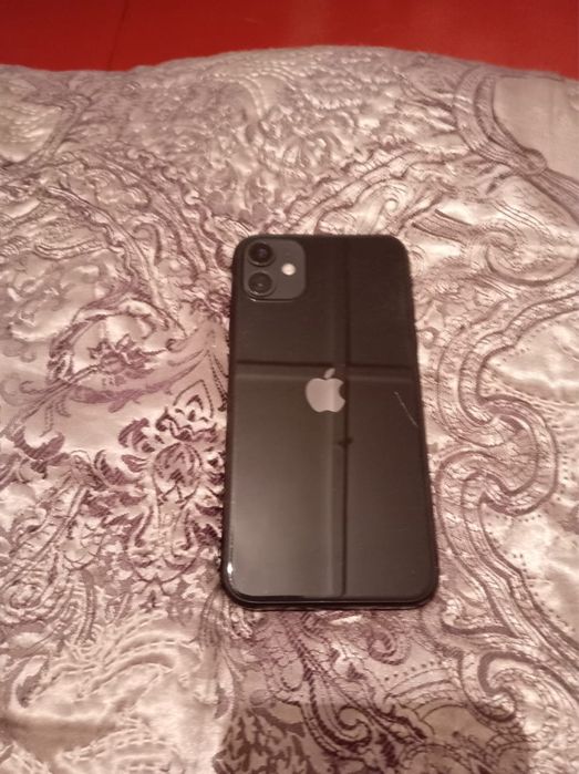 Продам Айфон 11 черный 128 гб