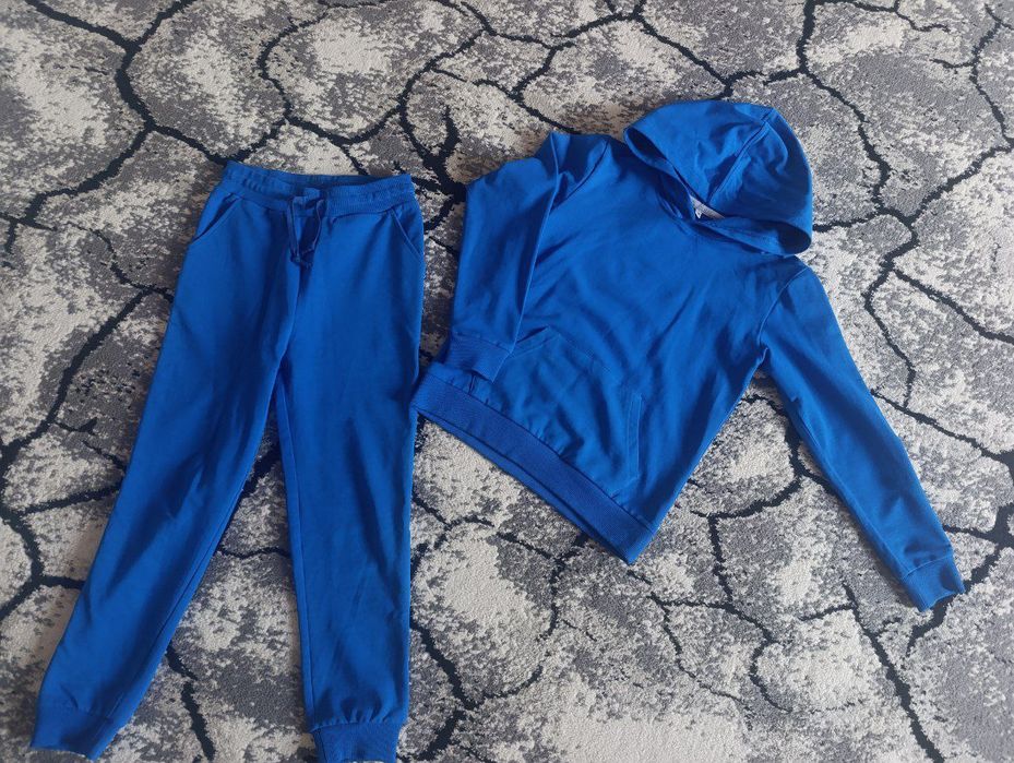 Спортивный новый  костюм худи и штаны 122 рост 6-7 лет