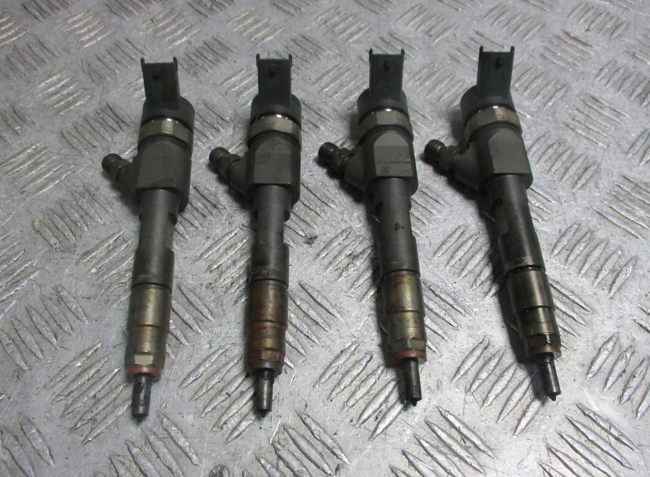 Injector Opel Vivaro 1.9 DCI cod 0445110230