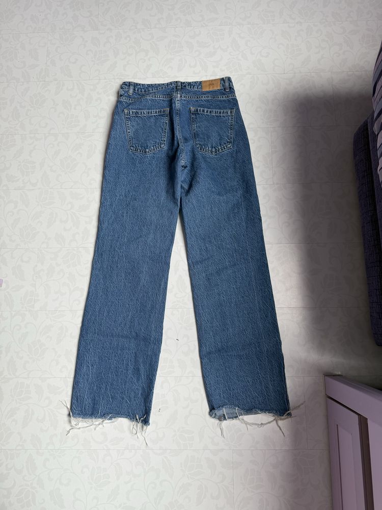 Дънки на марката Zara