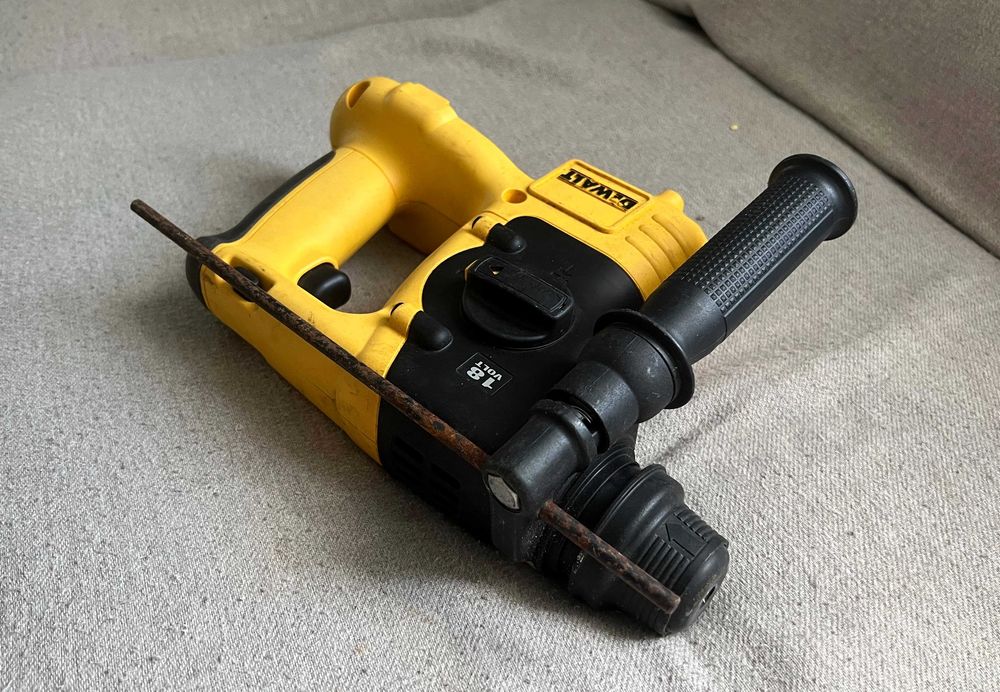 Ciocan rotopercutor DeWalt DC212 18V Germania doar corp functional