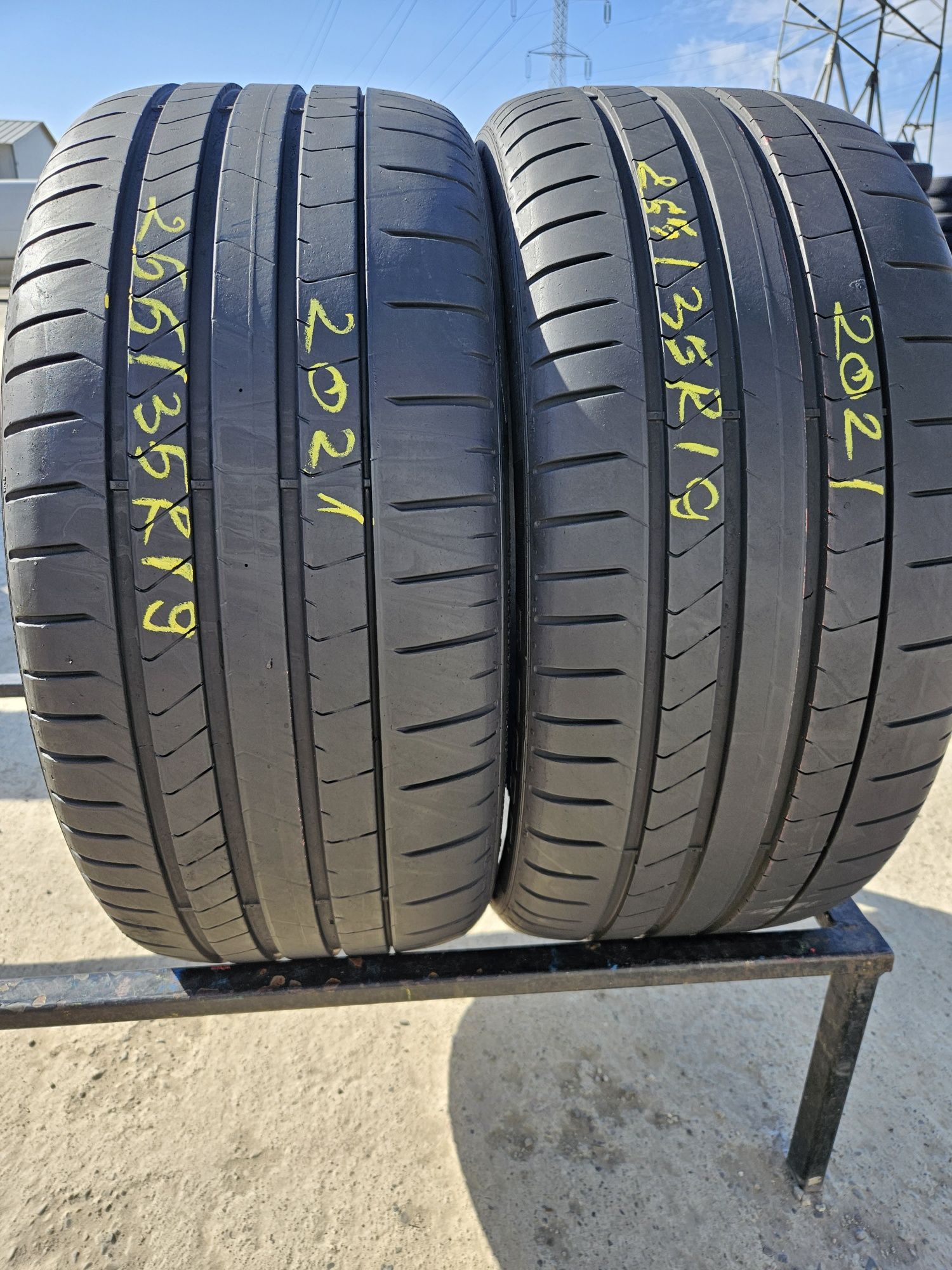 Vând anvelope vară 255/35/19 255/35r19 PIRELLI