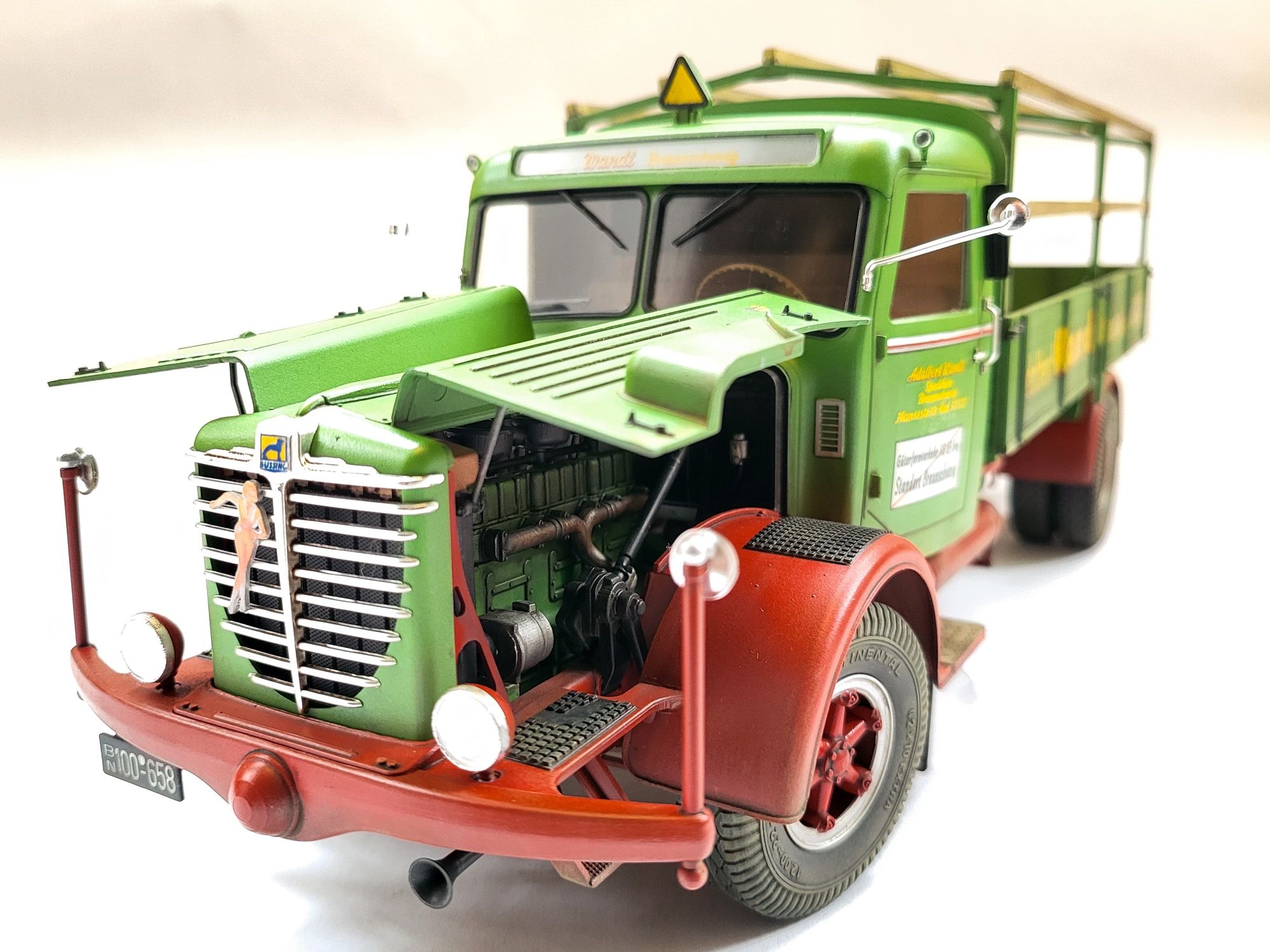 Model camion Bussing 8000 S13 scara 1:24