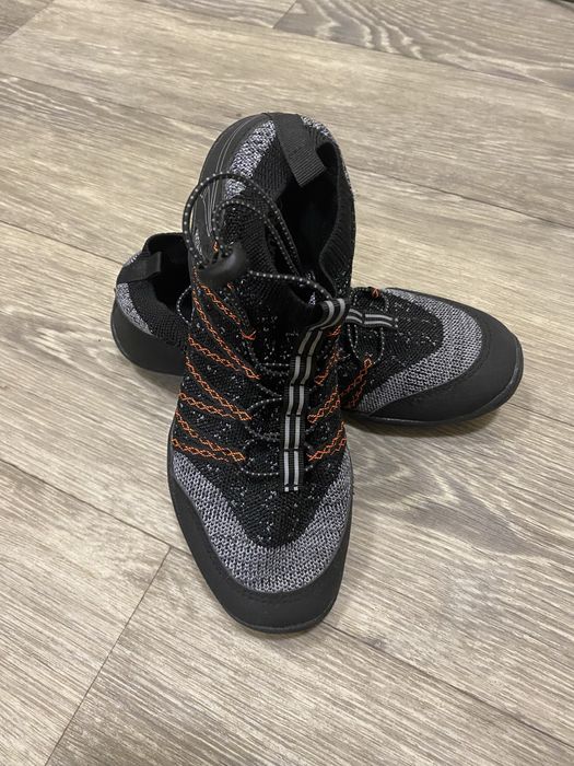 Продам новые кроссовки