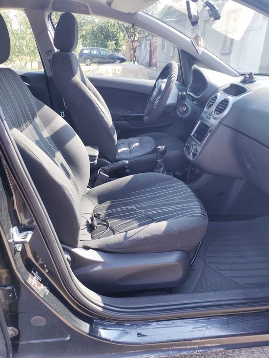 Vând Opel Corsa D, an 2010, capacitate 1.3 diesel - Înmatriculată