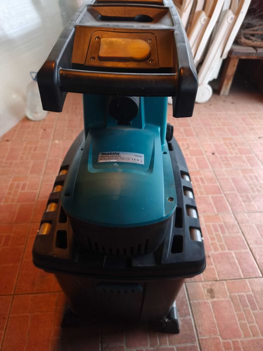 Tocator crengi Makita UD2500