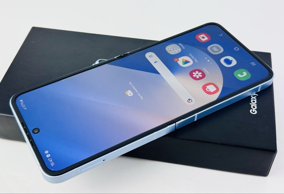 КАТО НОВ! Samsung Galaxy Z Flip 6 5G 256GB 12RAM Blue Гаранция!