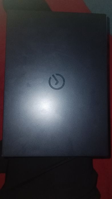 noutbuk srochno sotiladi