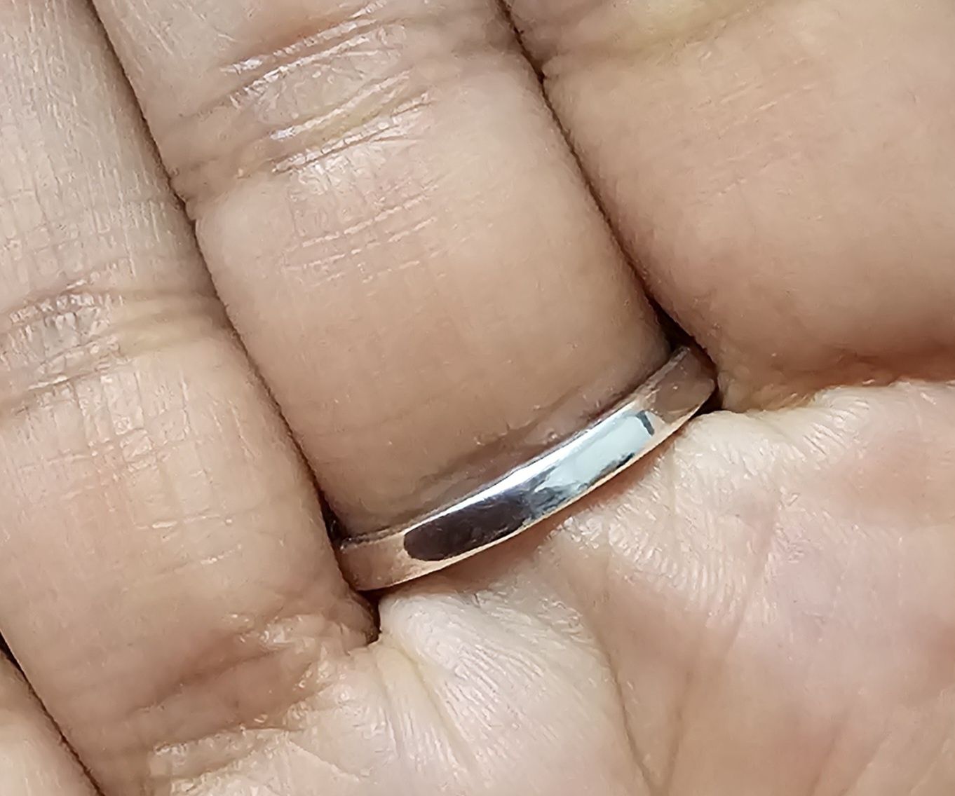 Inel argint 925 cu piatra naturala larimar

marimea 20.2 mm

3.36 gram