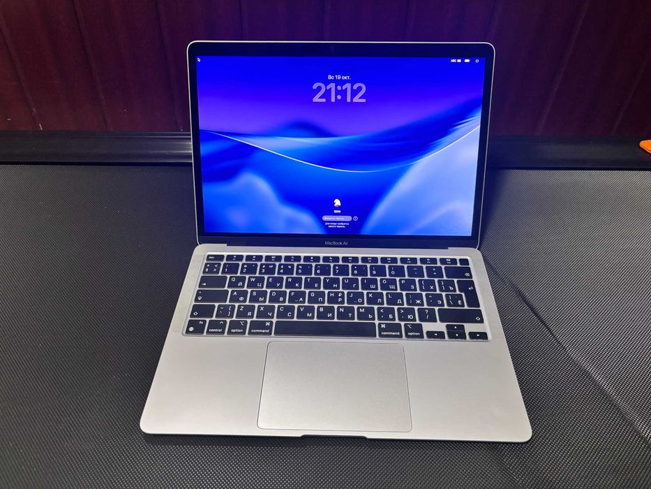 MacBook Air M1 2024г. Retina 13. 8/256. Циклов 35. Батарея 96%