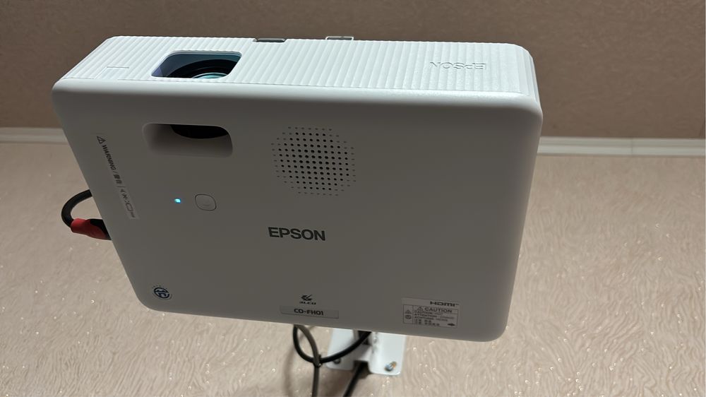 Продам проектор Epson CO-FH01