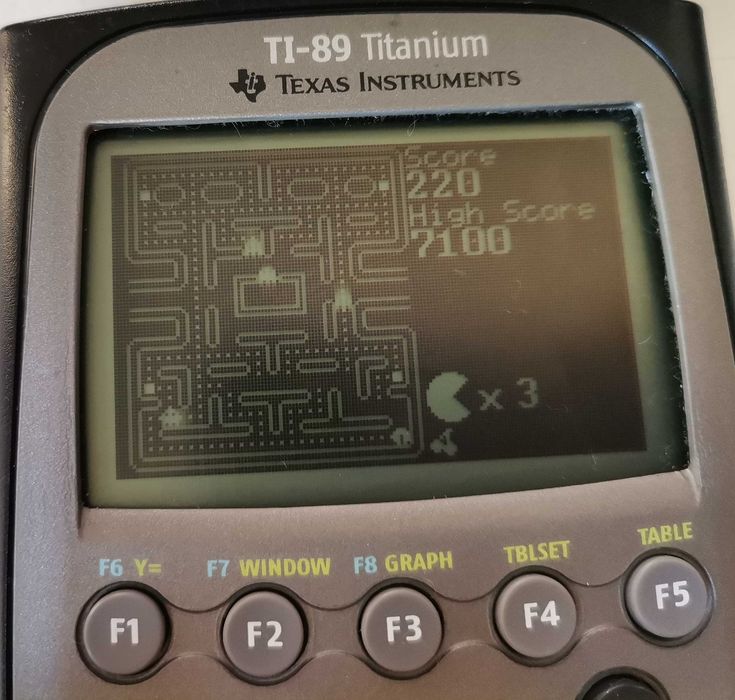 Calculator Texas Instruments TI-89 Titanium cu Mario si Pac-man