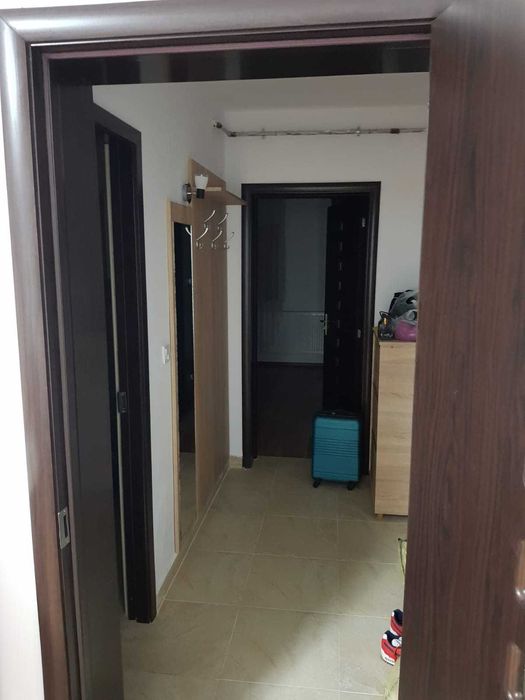 Vand apartament cu 3 camere si beci