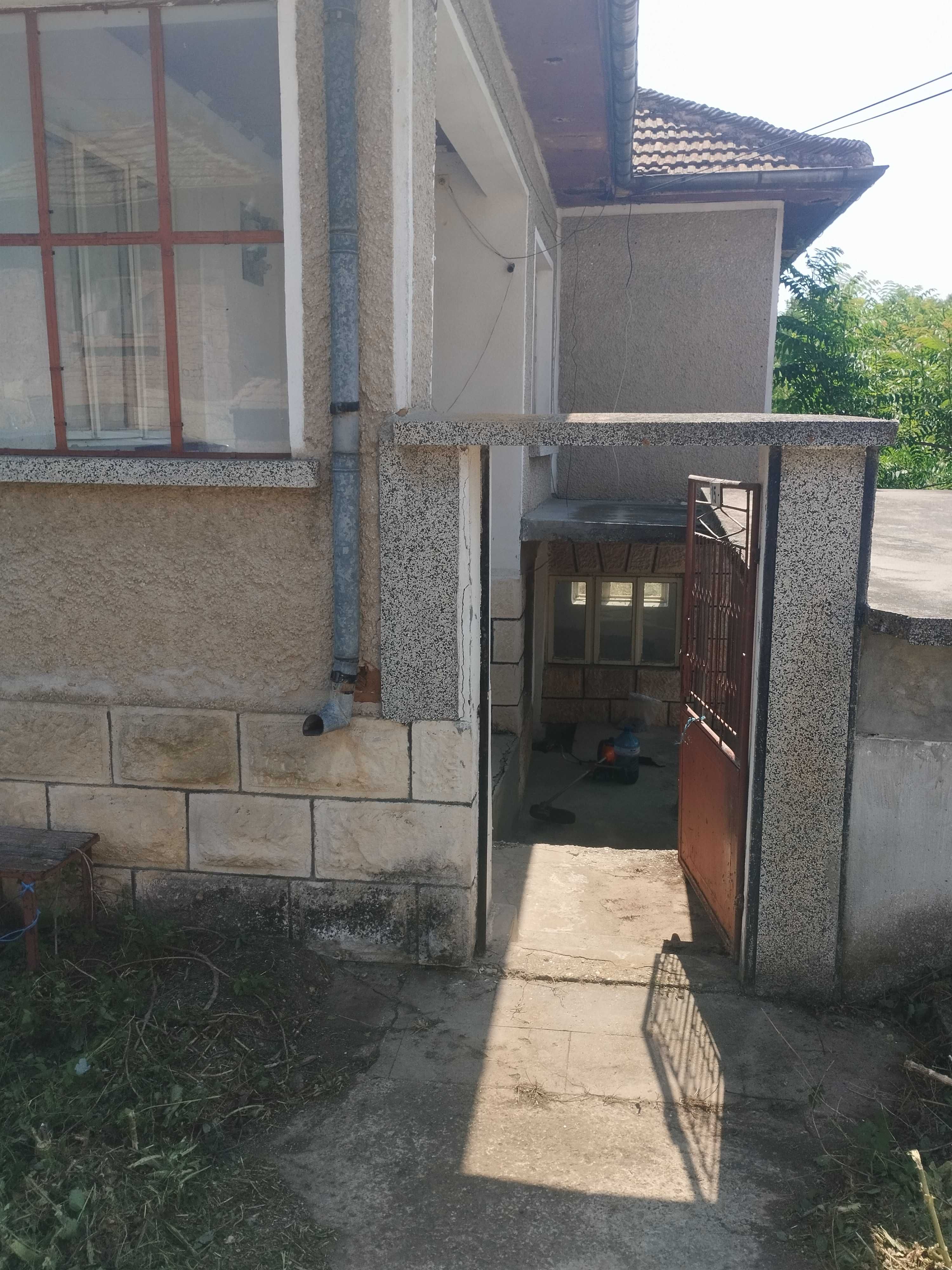 Продавам къща в с. Дряновец