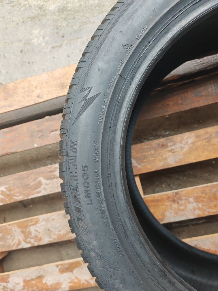 Vand anvelope de iarna 275/45x20 marca Bridgestone