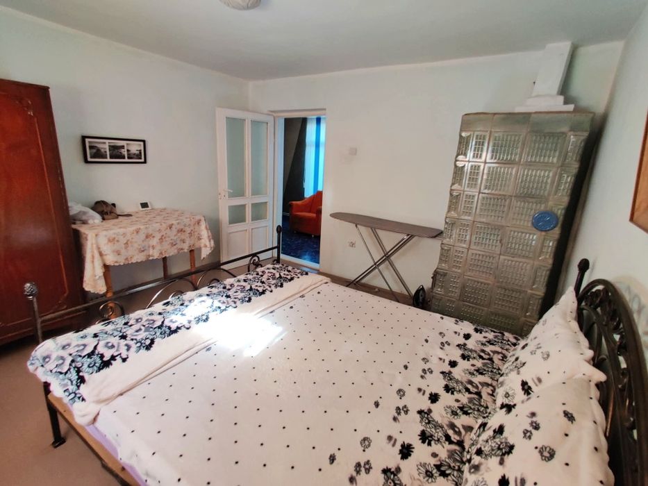 De închiriat* Casa. 86 m2 , 2 dormitoare + salon, hol, baie, bucatarie