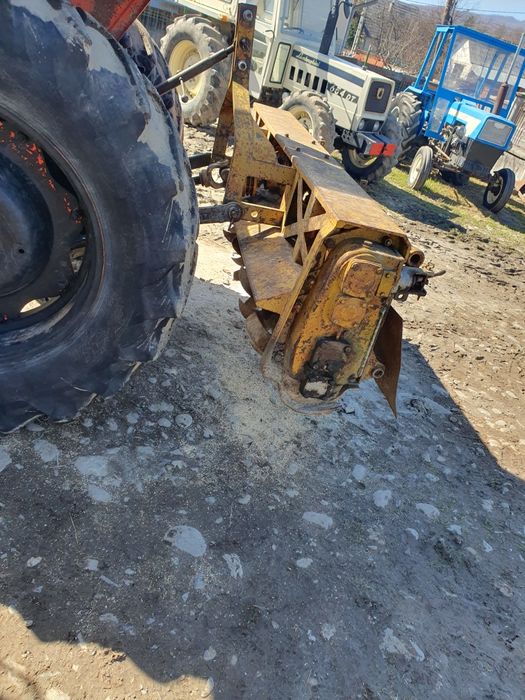 Freza pământ tractor