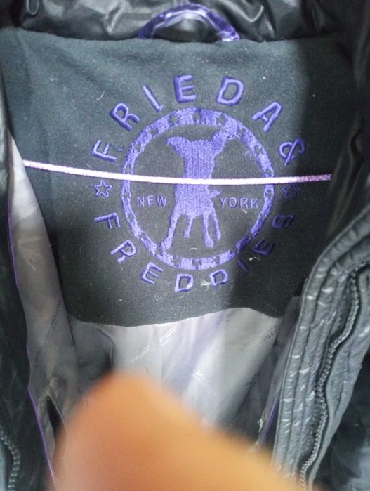 Vând geaca neagra de toamna