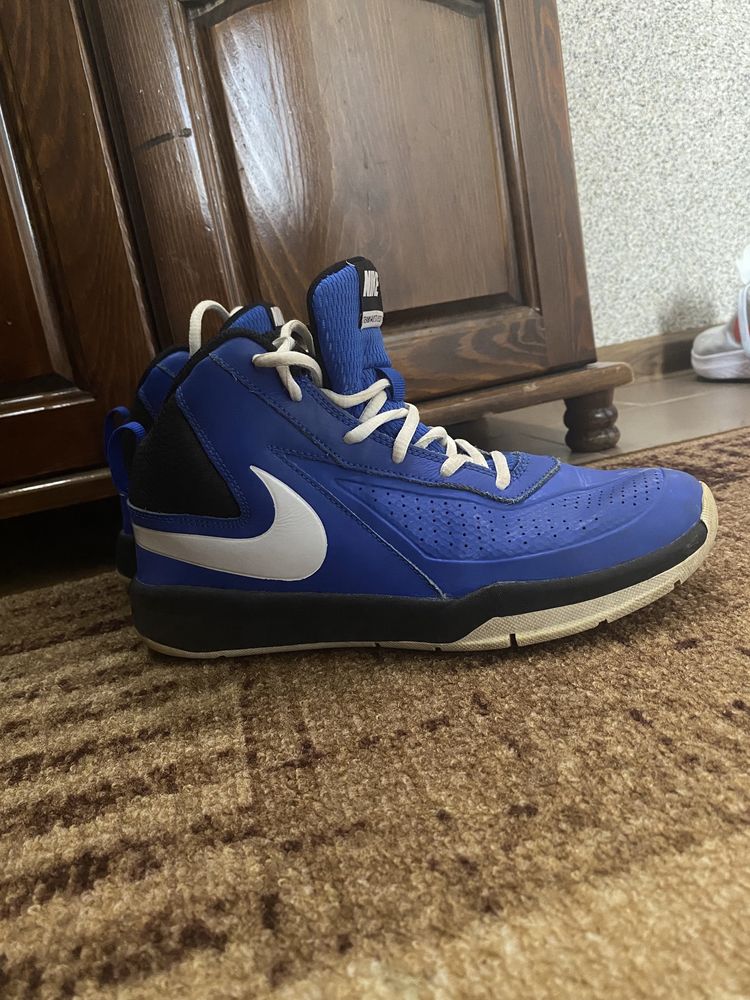 Nike Team Hustle D7