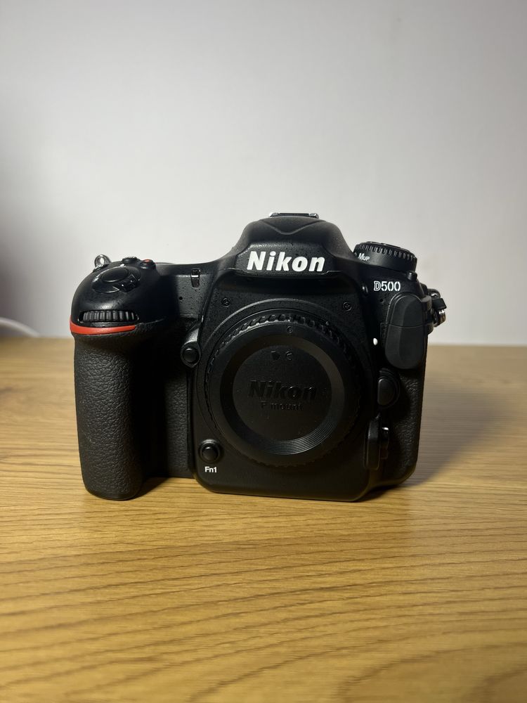 Nikon D500-32k cadre