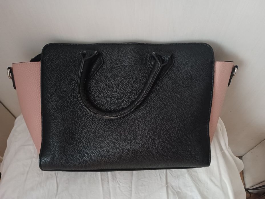 Две  чанти за 4лева, Две чанти, Едната  чанта е с цип, с едно отделен