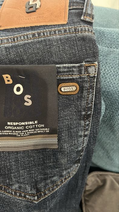 Нов модел дънки Hugo Boss.Налична пълна серия от 31ви до 38ми размер