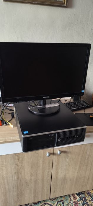 Sistem calculator i3 ,lcd 22 cm,tastatura si mouse fara fir