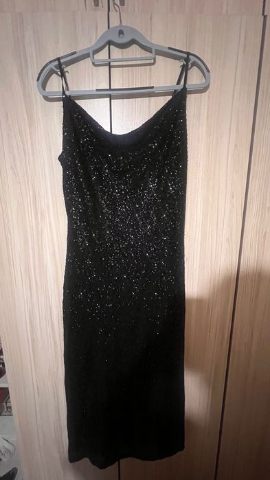 Черна вечерна рокля с пайети
