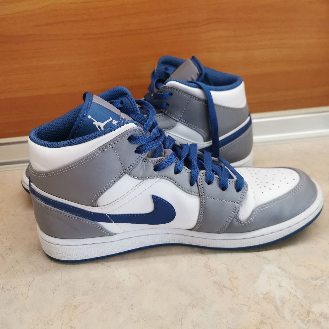 ОРИГИНАЛНИ Air Jordan 1 Mid True Blue 44