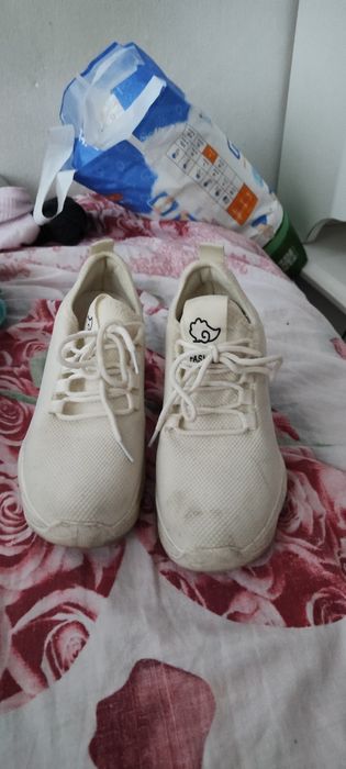 Биік красовки сатылады