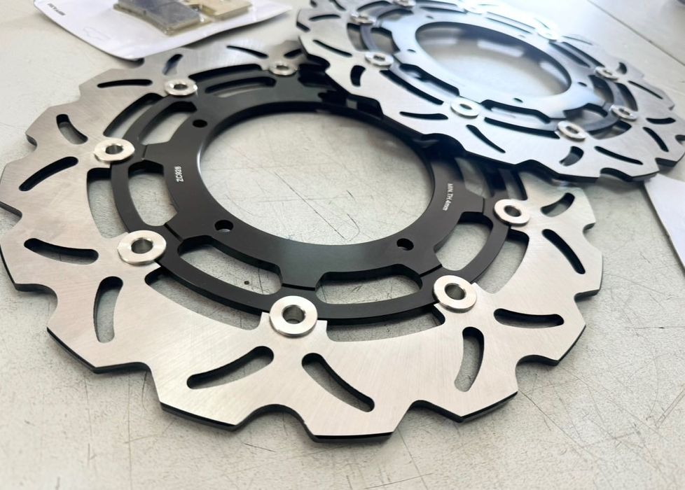 НОВИ спирачни дискове и накладки за Yamaha R1 / R6 / V-max / FJR / FZ1